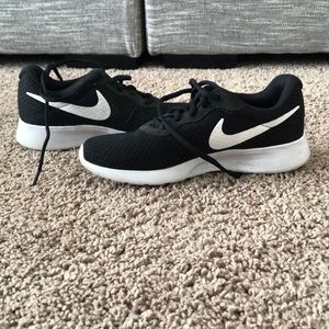 Size 7.5 Nike shoes